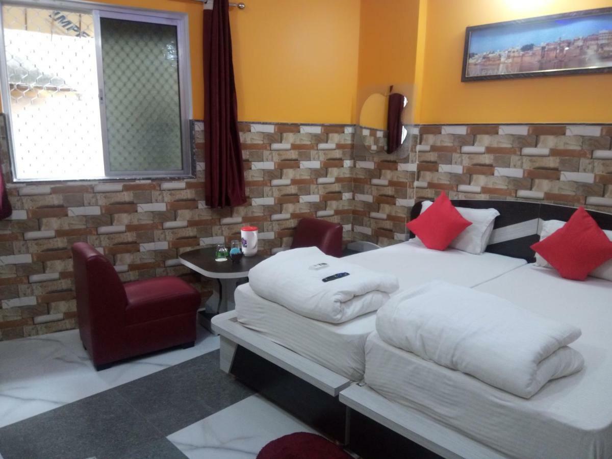 Hotel Bachchan Palace Varanasi Esterno foto