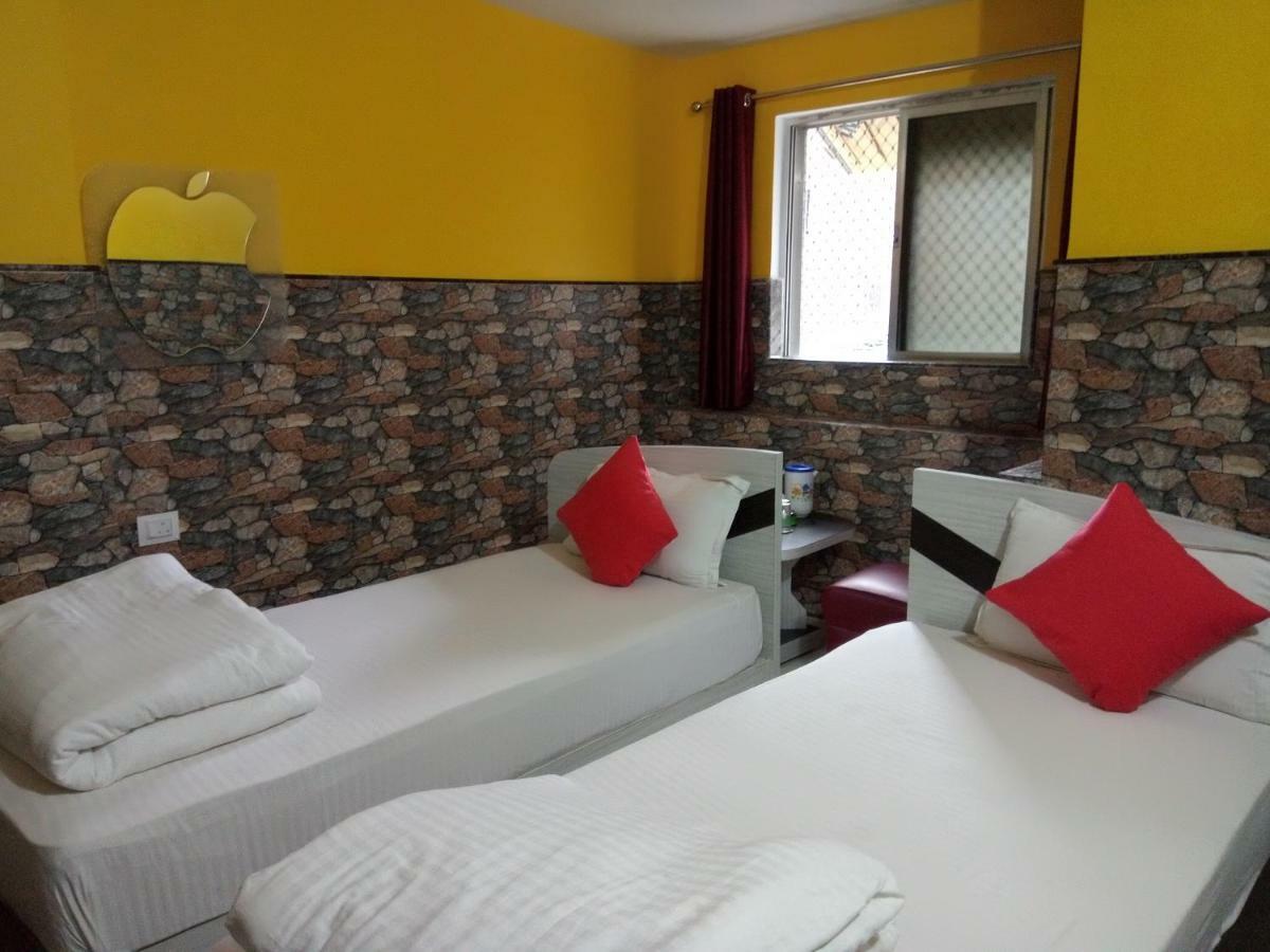 Hotel Bachchan Palace Varanasi Esterno foto